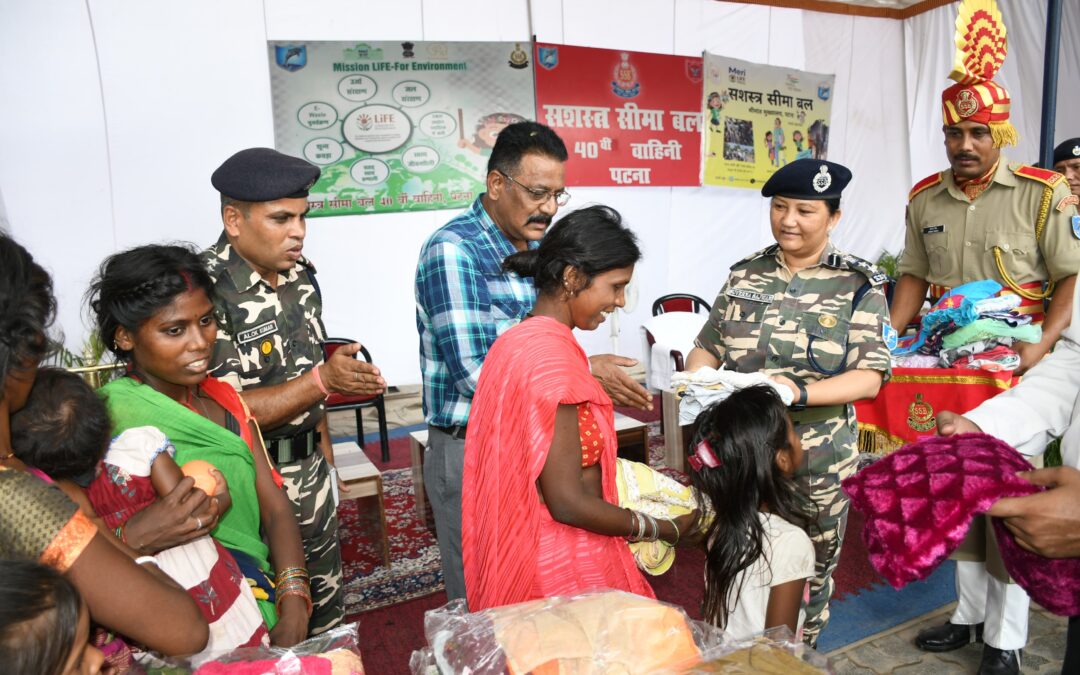 सशस्त्र सीमा बल ने वंचितों के लिए पटना में चलाया कार्यक्रम,जरुरतमंद लोगों को दिया कपड़ा,बर्तन एवं किताब
